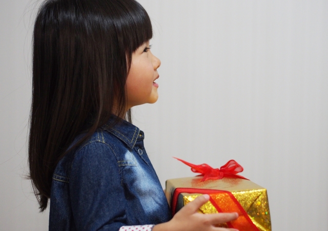  クリスマスプレゼント・100円ショップで子供が喜ぶ物一覧！